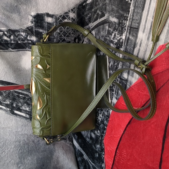 Patricia Nash Corfu Crossbody Cutout tooled - Picture 3 of 13